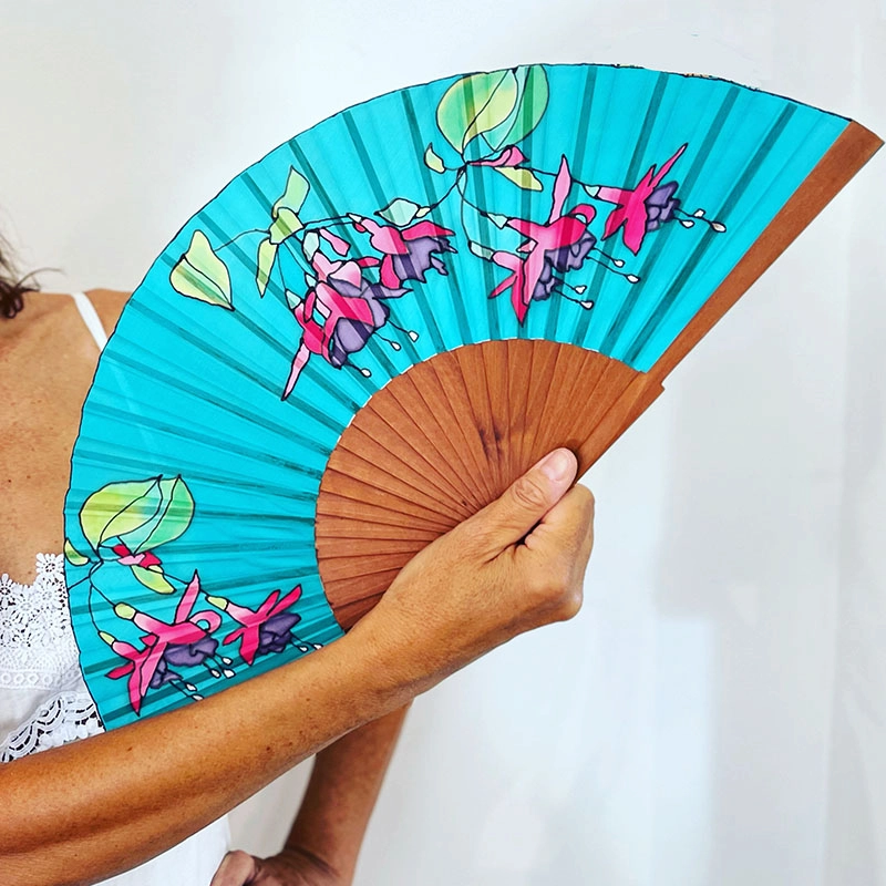 Fuchsia (Pendientes de la Reina) fan, hand-painted on natural silk. ManosdeAguaSeda.