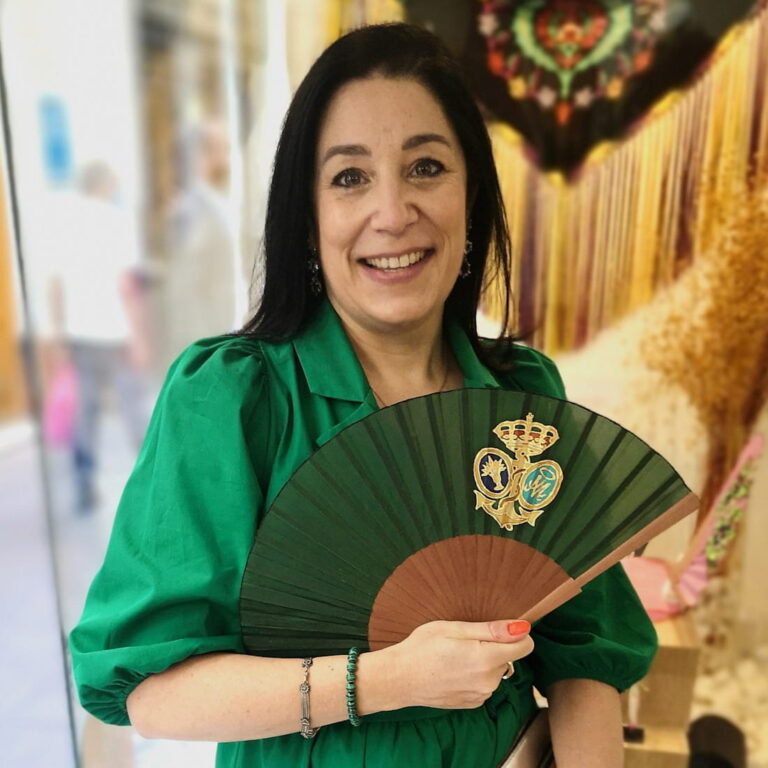 Triana crest fan