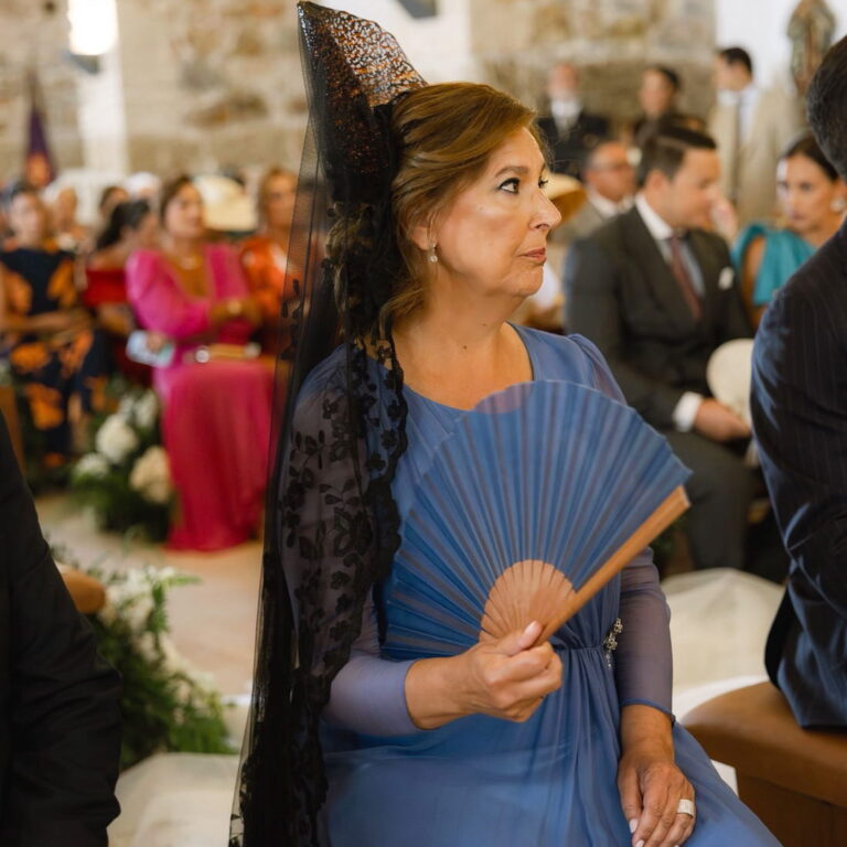 Matron of honor fan with golden date