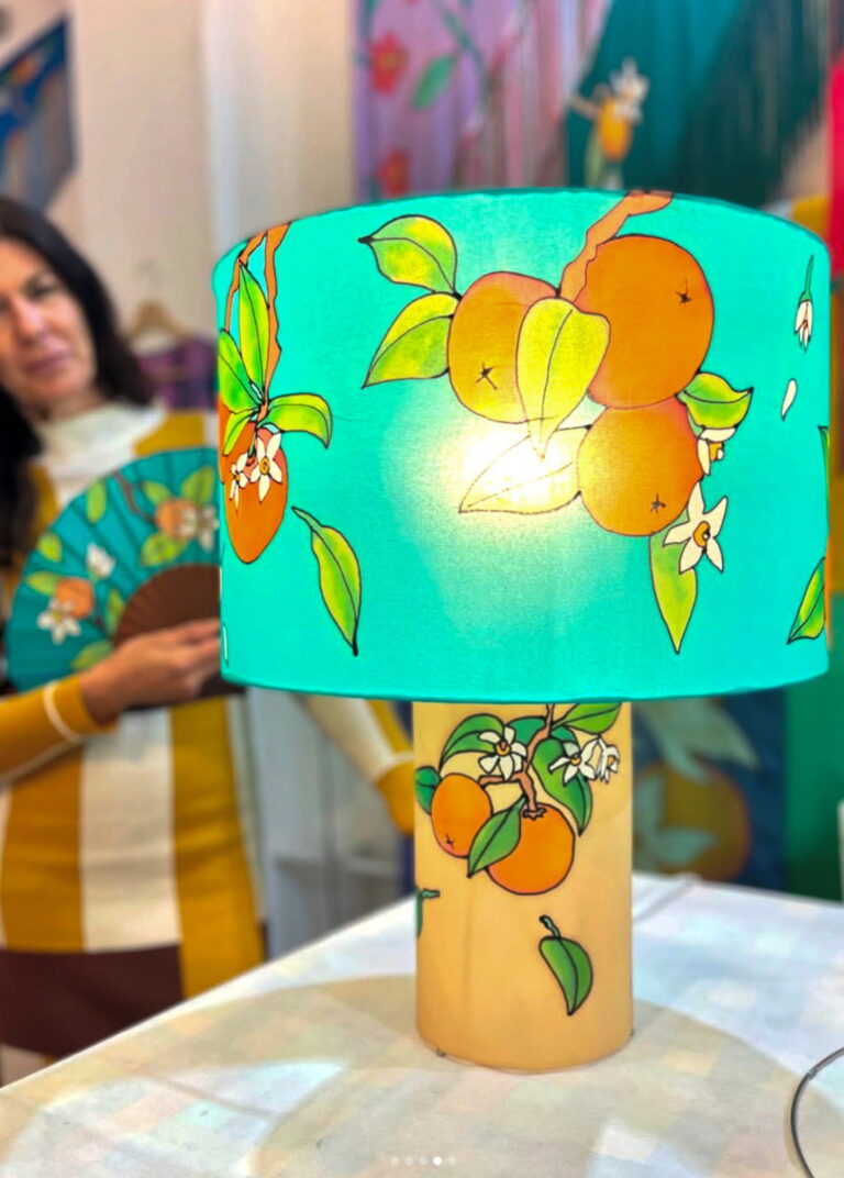 Custom lampshade with detachable silk base